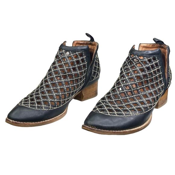 Jeffrey Campbell Women’s Taggert Black Cut Out Ankle Booties Size US 8 - Picture 6 of 11